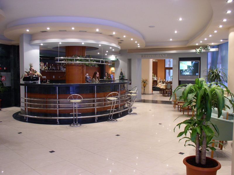 Rex Hotel Тулча Екстериор снимка