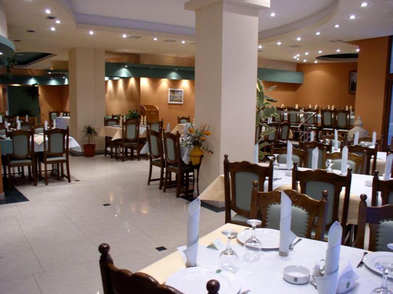 Rex Hotel Тулча Екстериор снимка