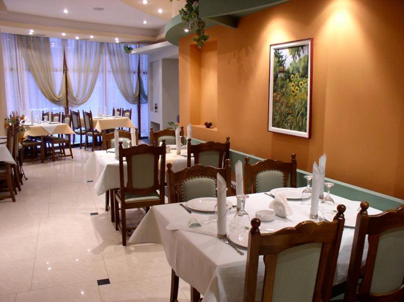 Rex Hotel Тулча Екстериор снимка