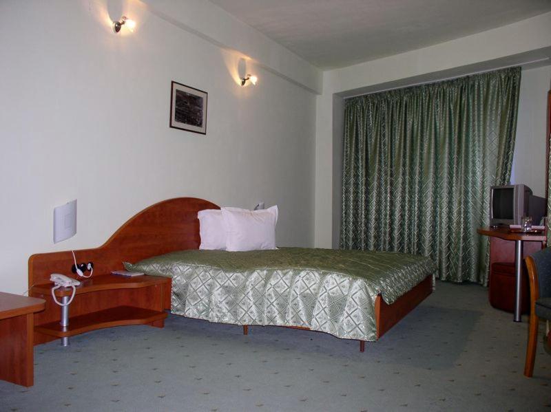 Rex Hotel Тулча Екстериор снимка