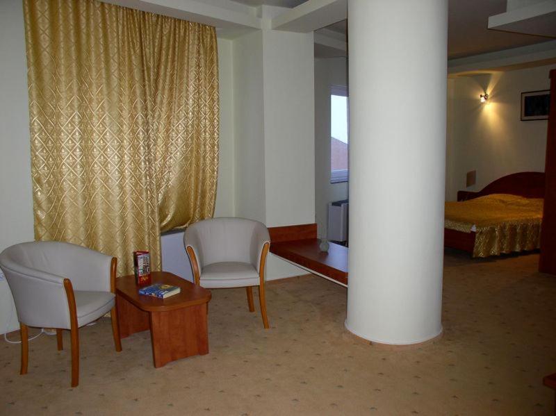 Rex Hotel Тулча Екстериор снимка