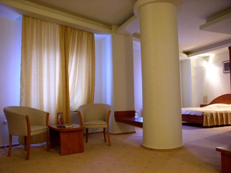 Rex Hotel Тулча Екстериор снимка