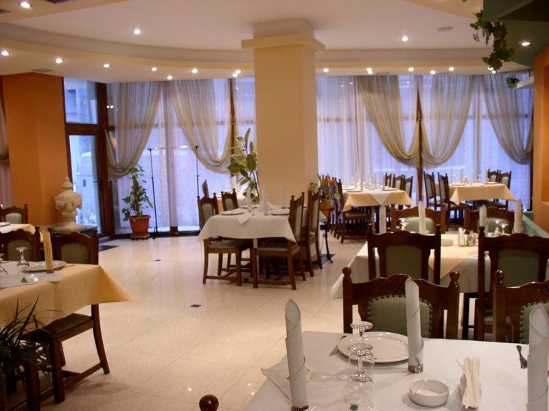 Rex Hotel Тулча Екстериор снимка